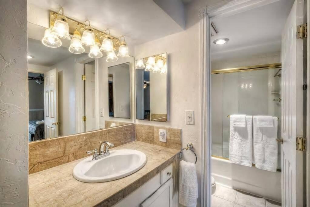 2 Bedroom Condo Heart Of Lodo W/Great View/Amenities เดนเวอร์ ภายนอก รูปภาพ